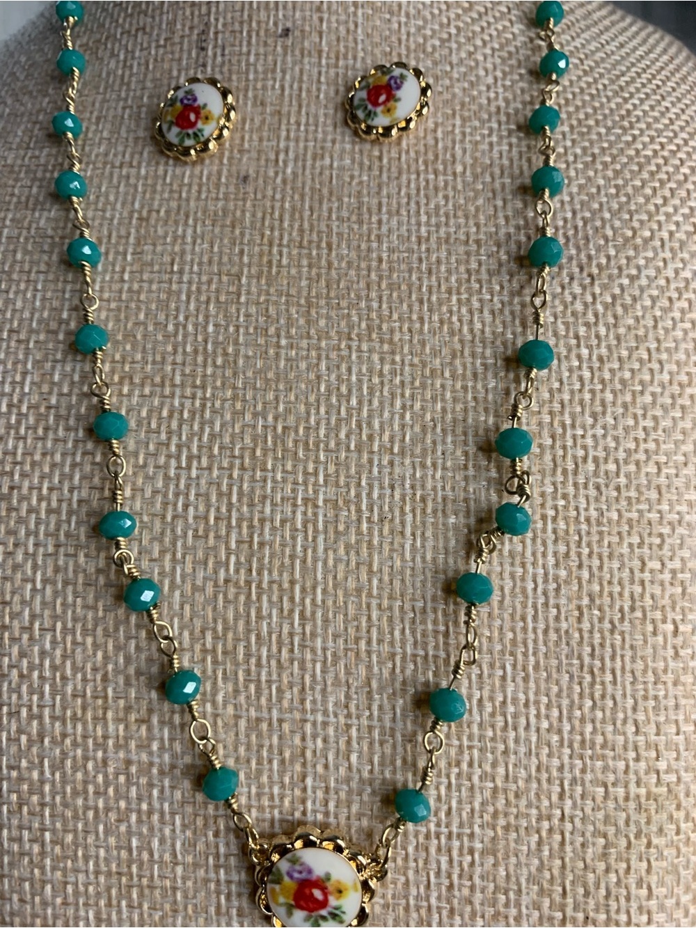Plunder Necklace with Turquoise Beads and Floral Porcelain Pendant Earrings - Picture 3 of 4